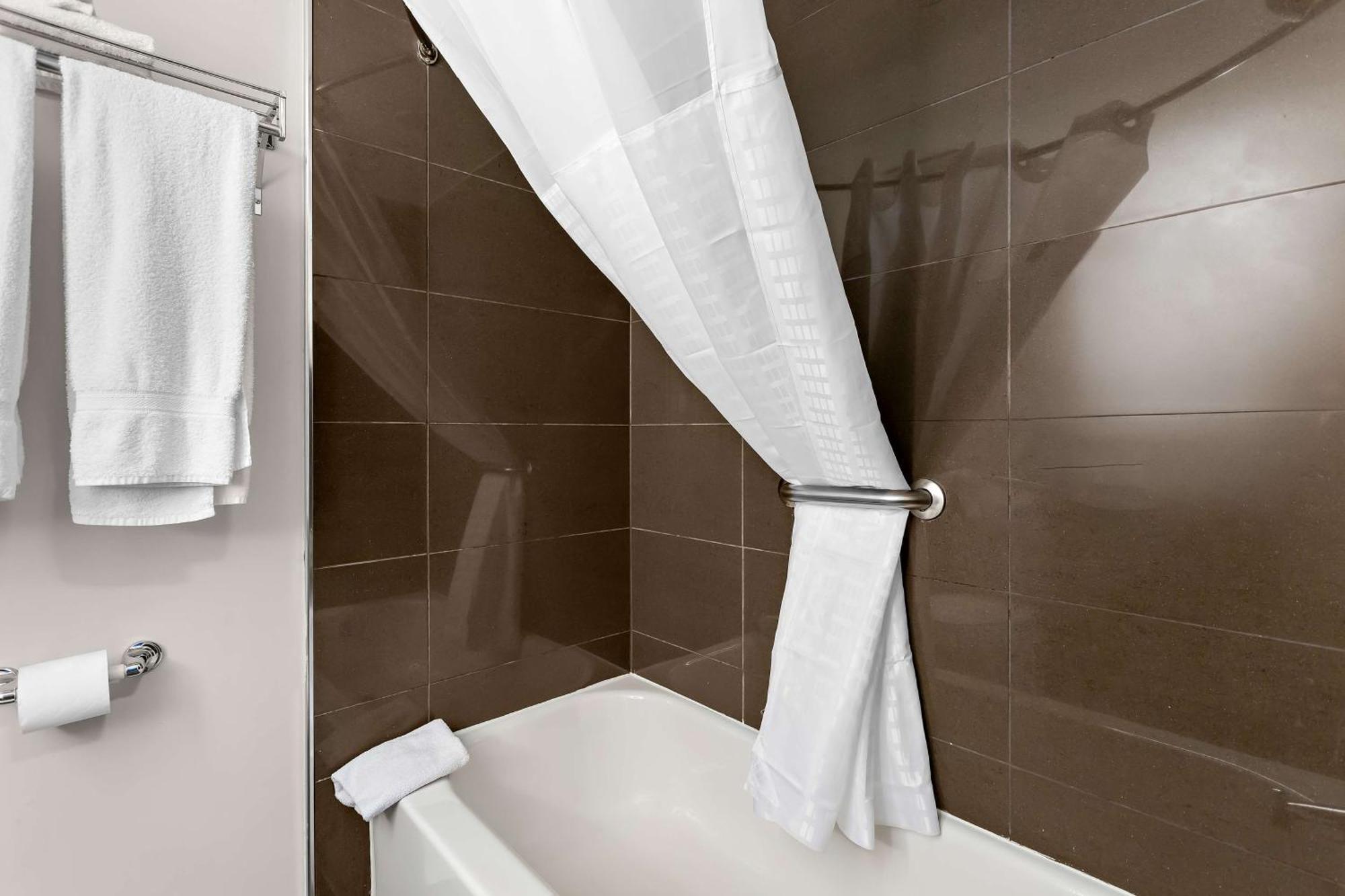 Surestay Plus By Best Western ווינדזור מראה חיצוני תמונה