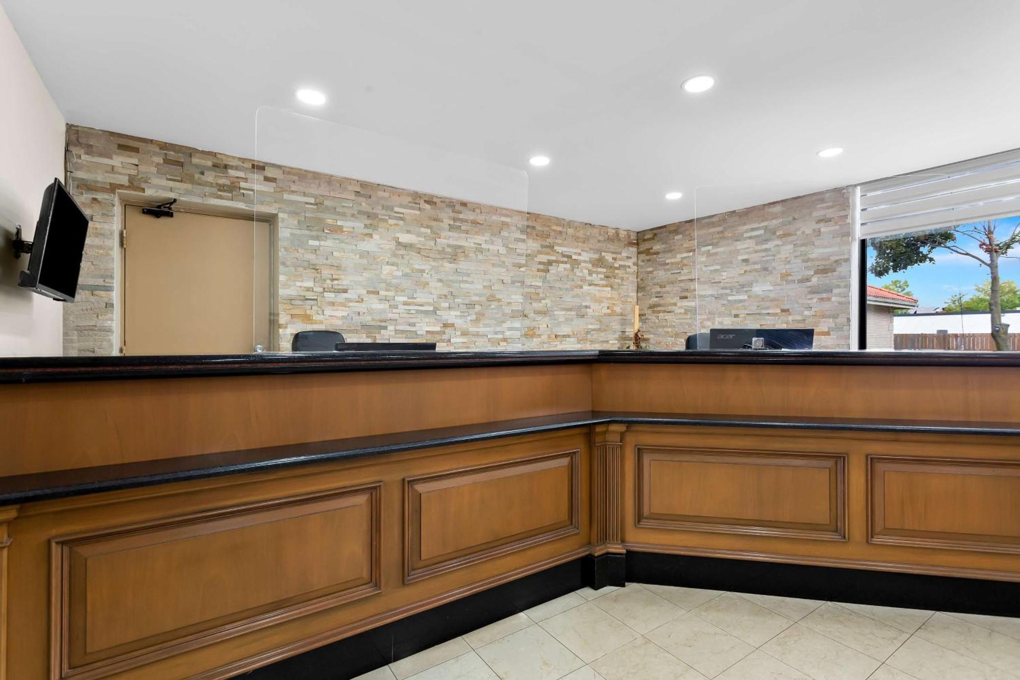 Surestay Plus By Best Western ווינדזור מראה חיצוני תמונה